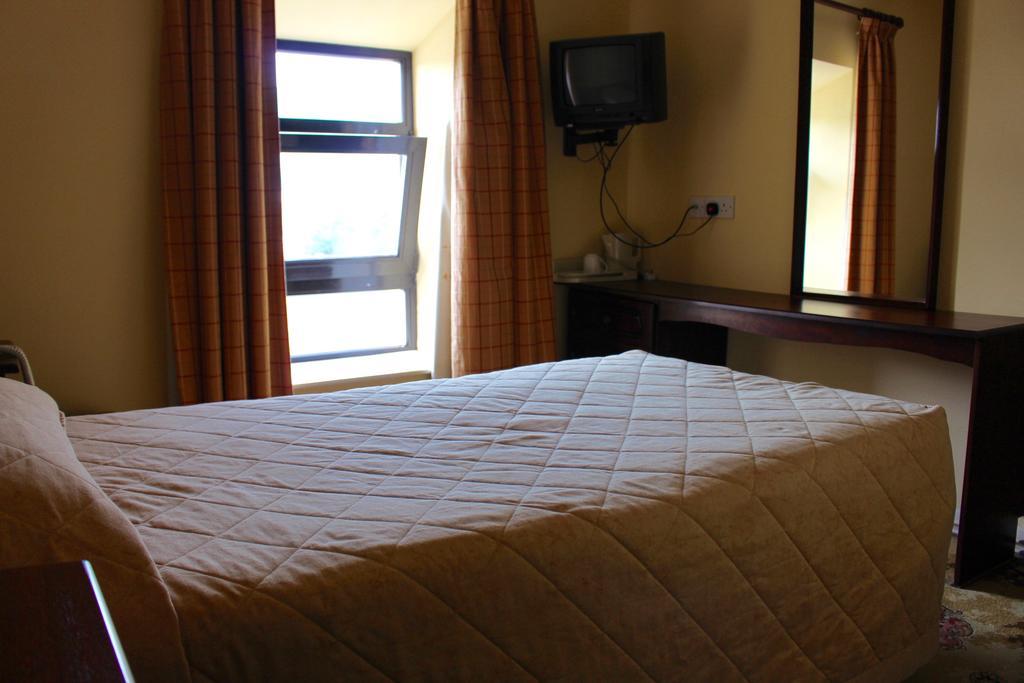 Achill Sound Hotel - Ostan Ghob A'Choire Ngoại thất bức ảnh